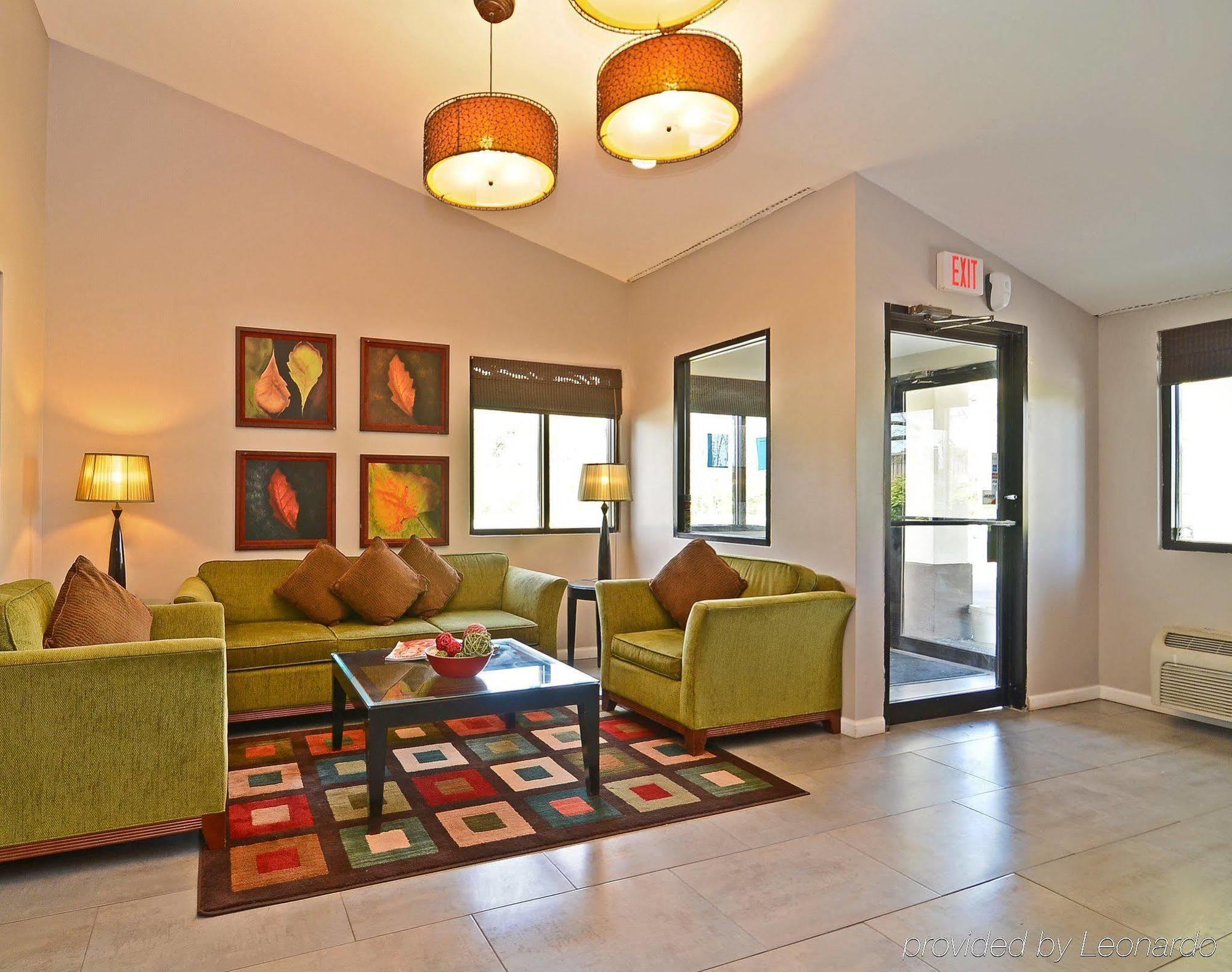Lexington Inn & Suites-Elgin Interior photo