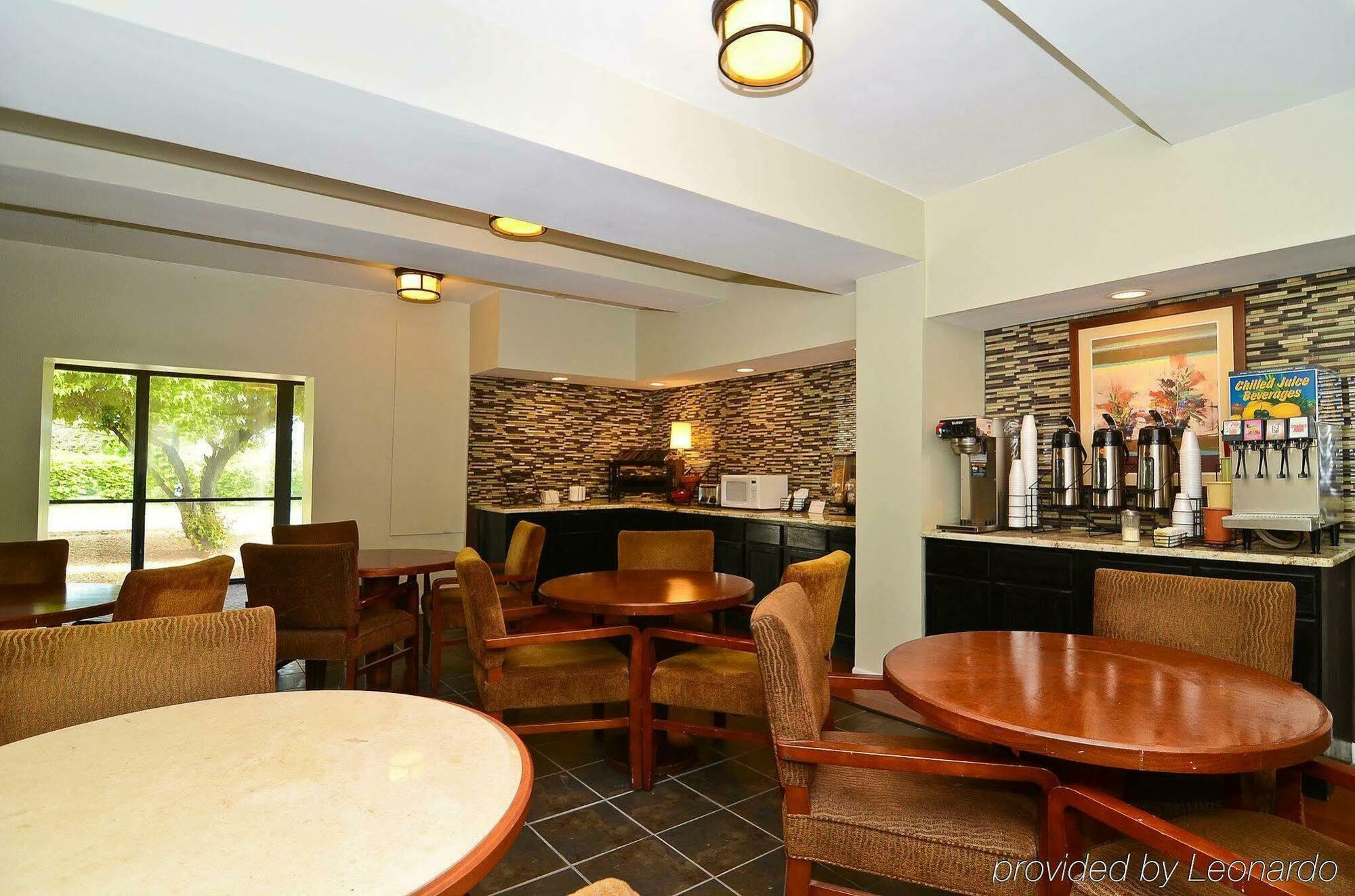 Lexington Inn & Suites-Elgin Restaurant photo